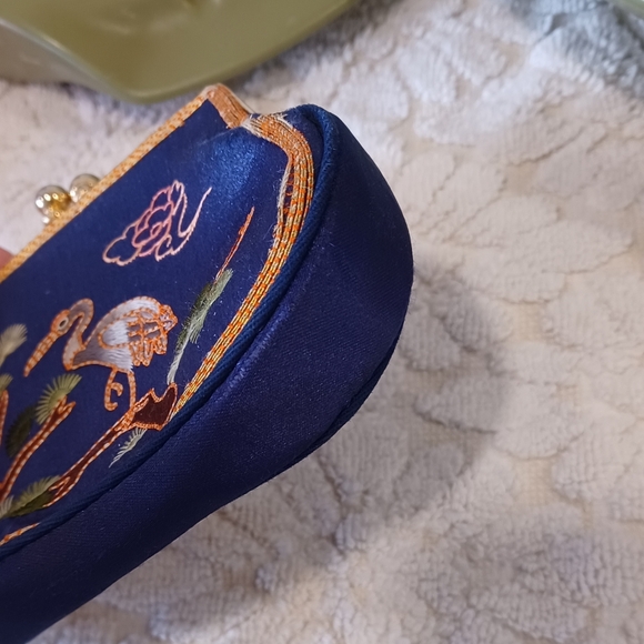 Embroidered Vintage Kiss Lock Coin Purse - Picture 6 of 7